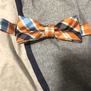 Bow tie